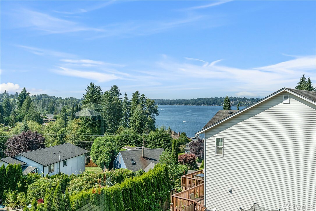 Property Photo:  1318 113th Ave SE  WA 98258 