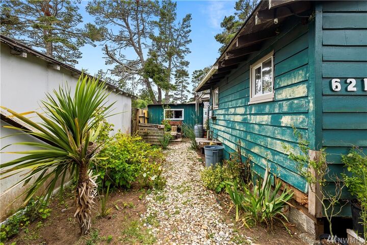 Property Photo:  621 N Hoquiam St  WA 98595 