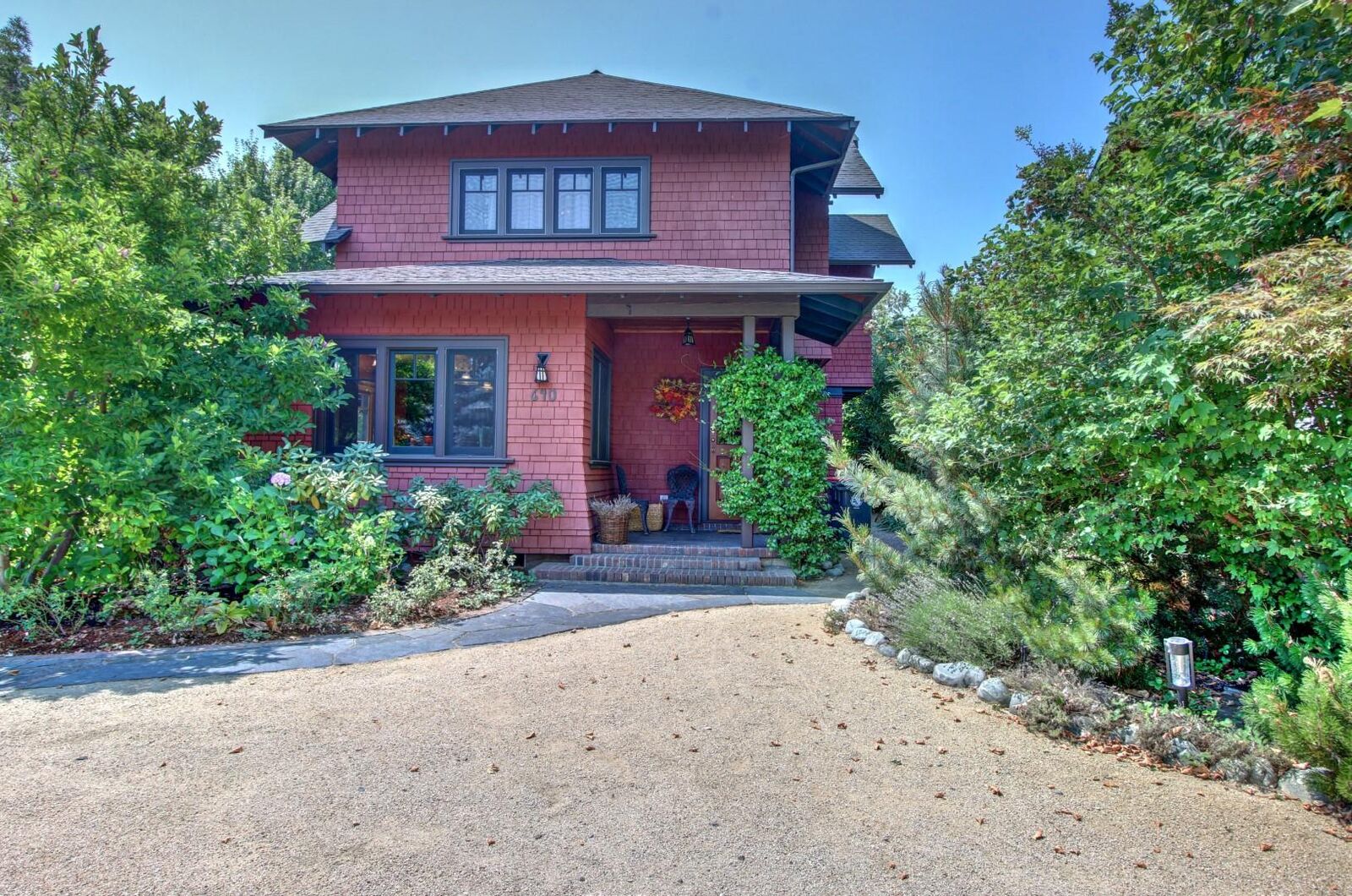 Property Photo:  