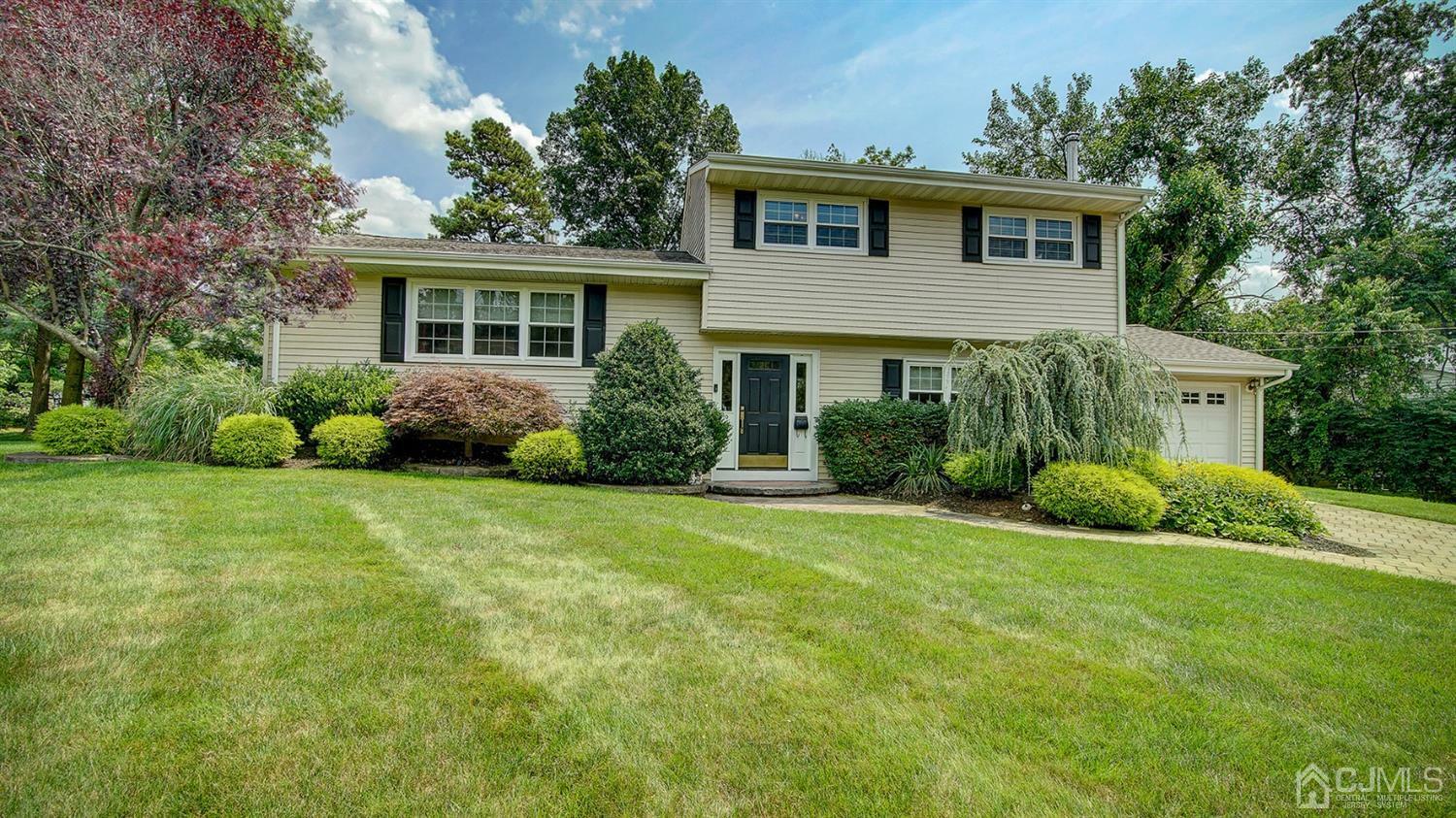 Property Photo:  10 Ainslie Court  NJ 08816 