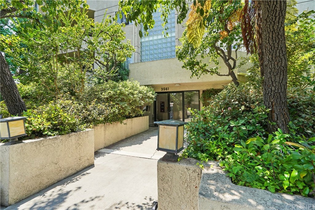 Property Photo:  3561 Clarington Avenue 203  CA 90034 