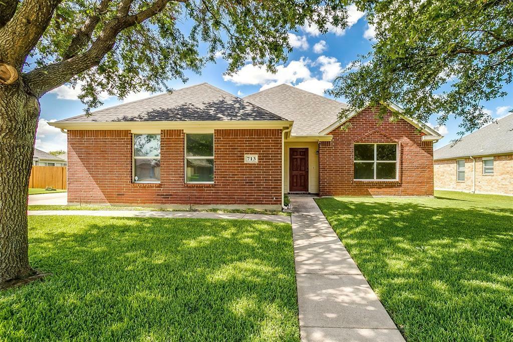 Property Photo:  713 Reindeer Drive  TX 76065 