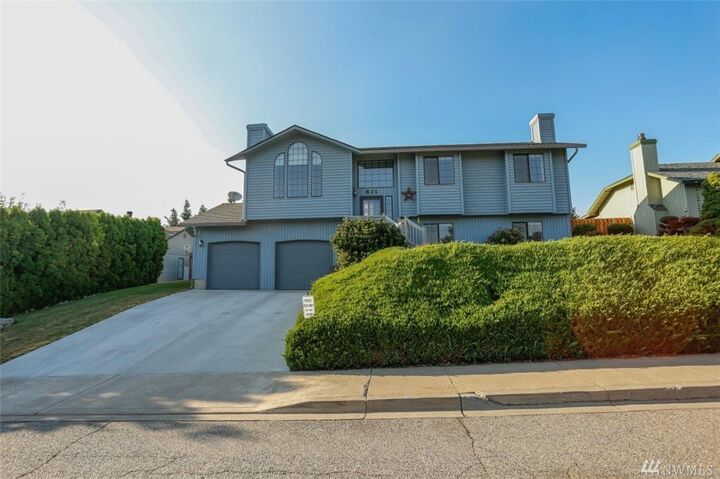821 12th St NE  East Wenatchee WA 98802 photo