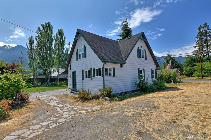 Property Photo:  850 Sauk Ave  WA 98241 