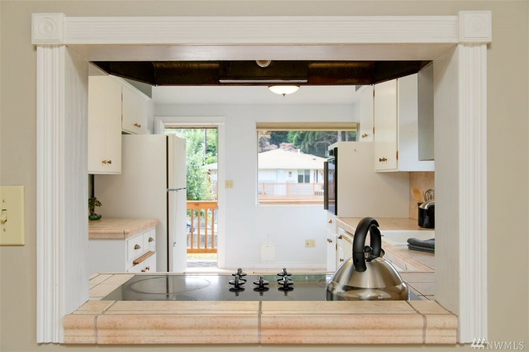 Property Photo: 4802 Gardner Ave WA 98203