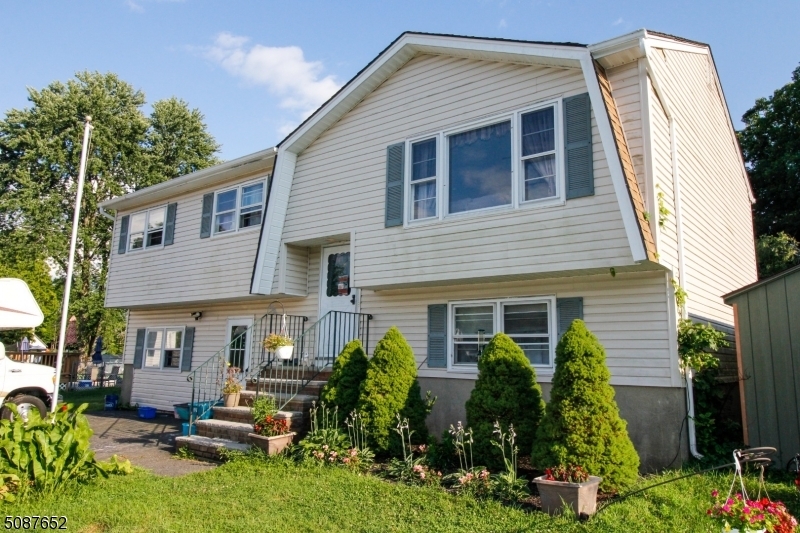 Property Photo:  9 Vaccaro Rd  NJ 07836 