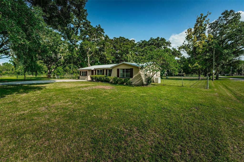 Property Photo:  433 Old Welcome Road  FL 33547 