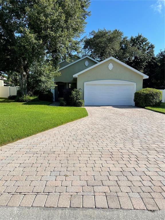 Property Photo:  1007 Robin Lane  FL 33884 