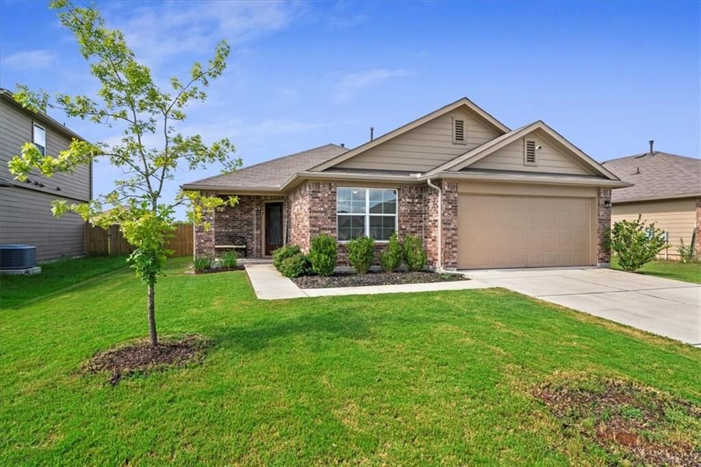 Property Photo: 406 Luna Vista Drive TX 78634