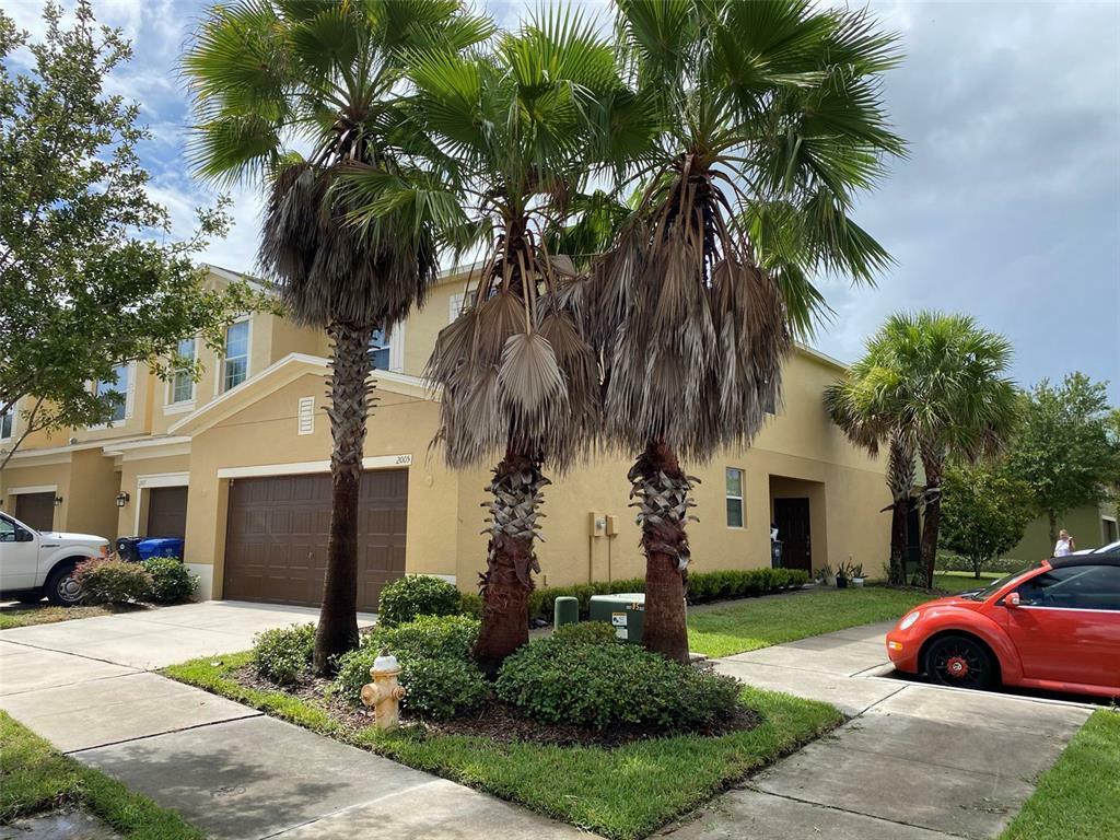 Property Photo: 2005 Hawks View Drive FL 33570
