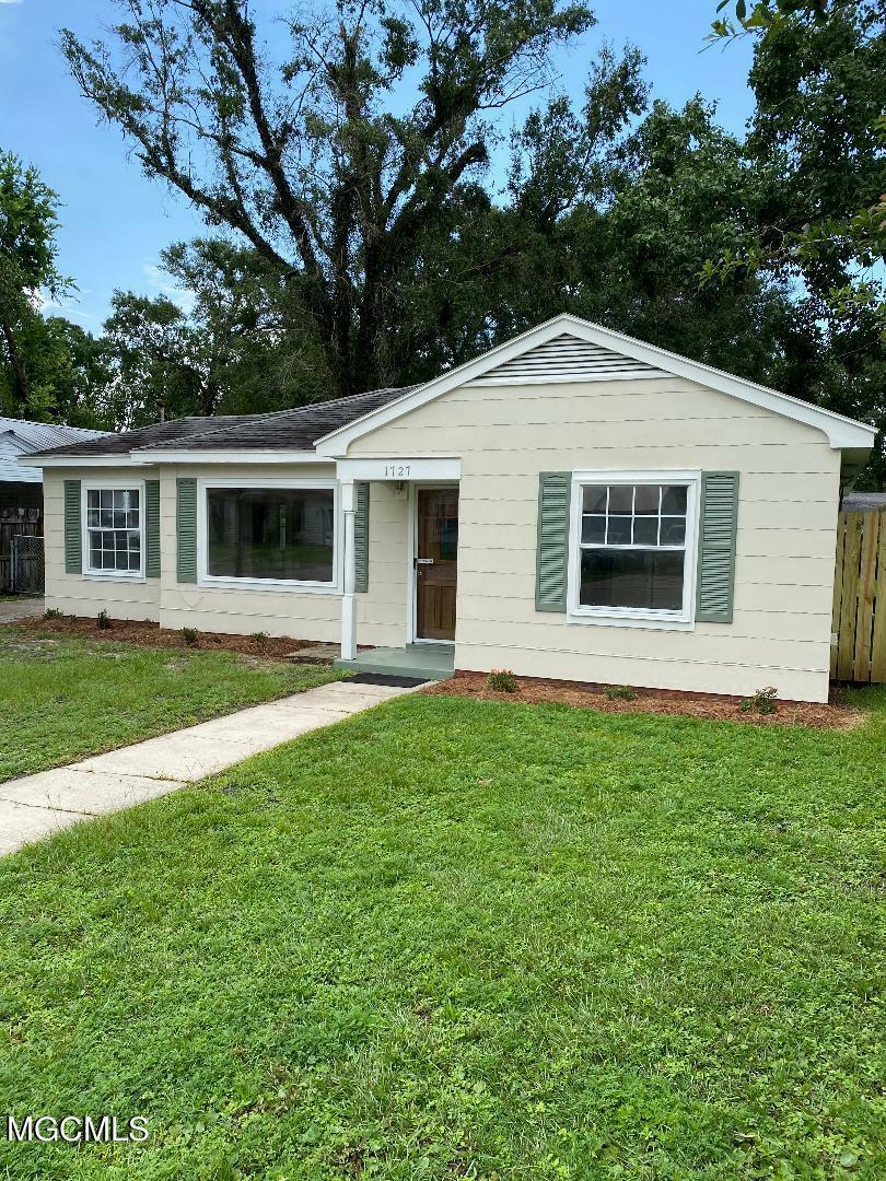 Property Photo:  1727 State Street  MS 39531 