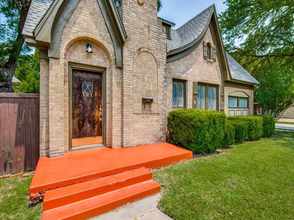 Property Photo:  121 Hann Street  TX 76201 