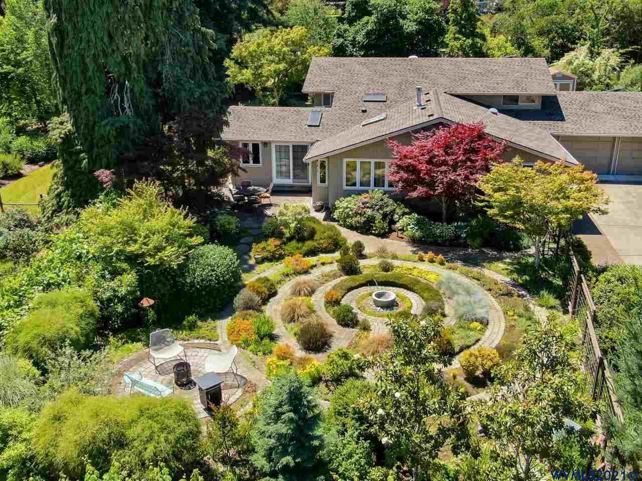 Property Photo: 1410 NW Greenwood Pl OR 97330