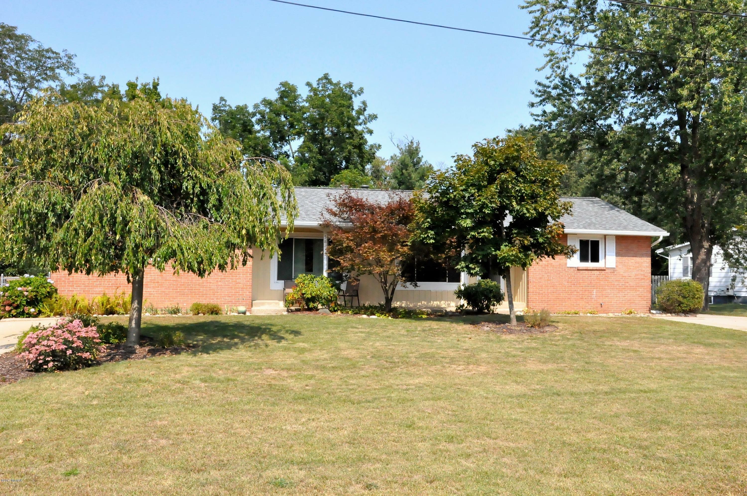 Property Photo:  5815 Country View Drive  MI 49401 