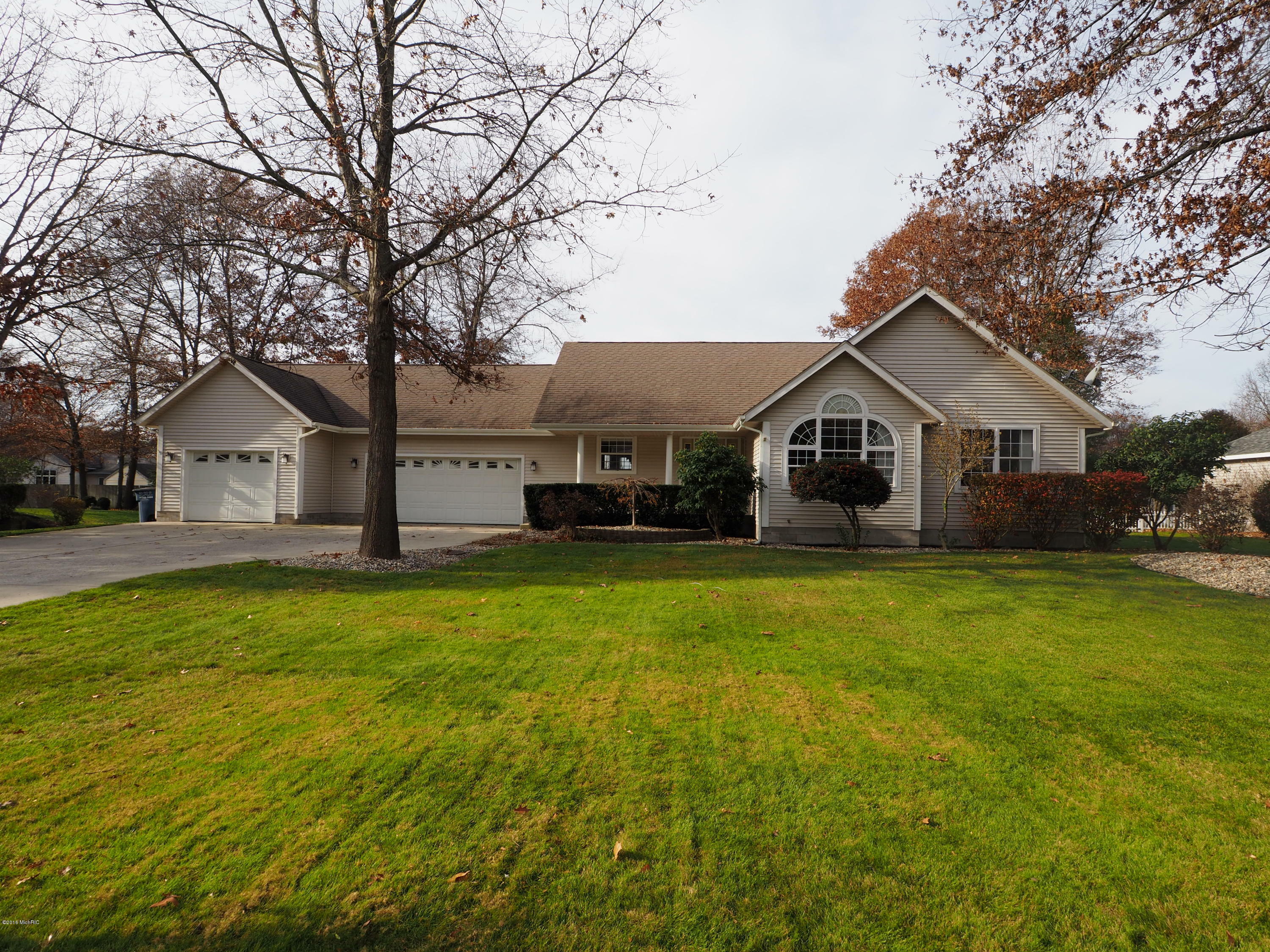 Property Photo:  3721 Whispering Woods Drive  MI 49444 