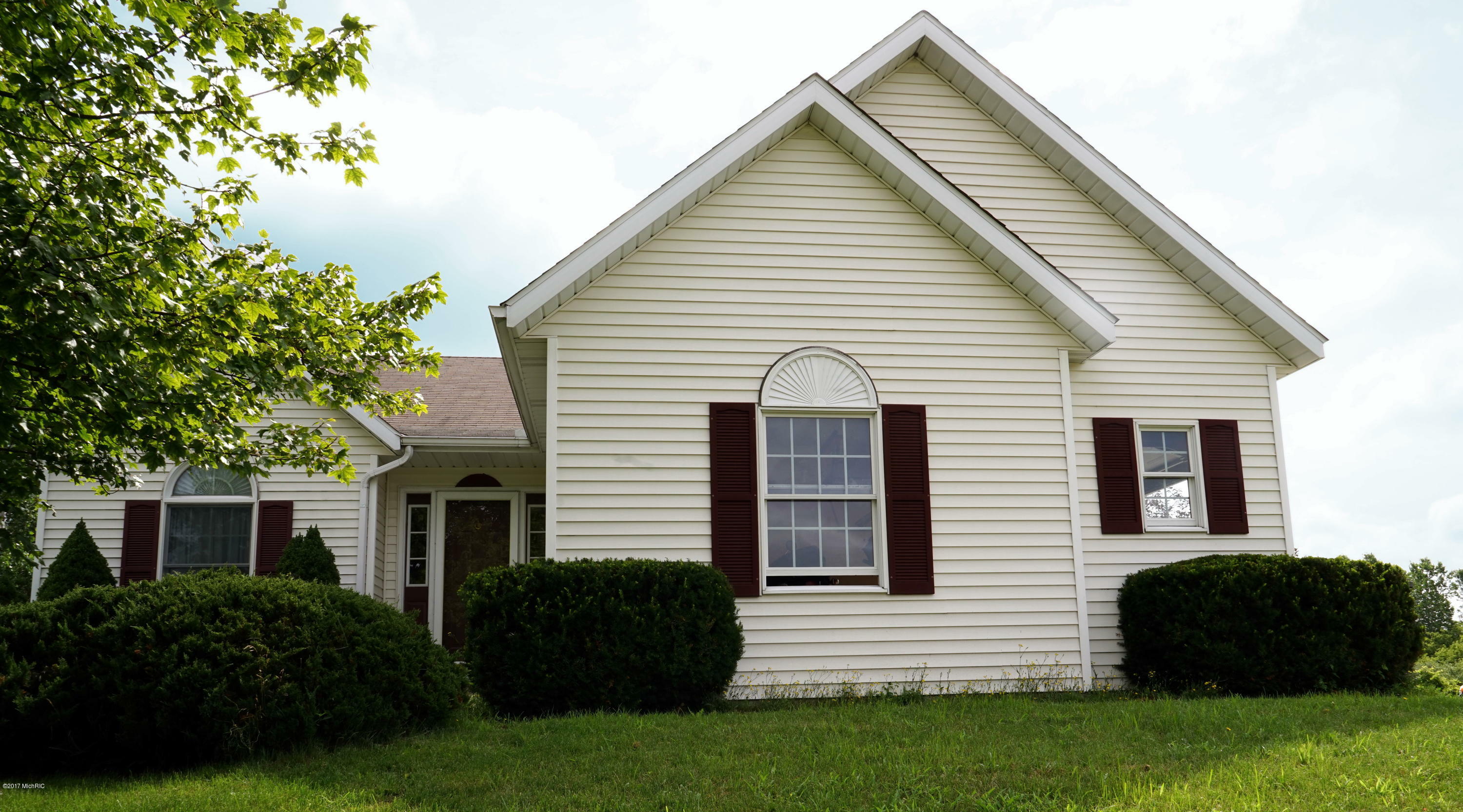 Property Photo: 3060 Roberts Way MI 49424