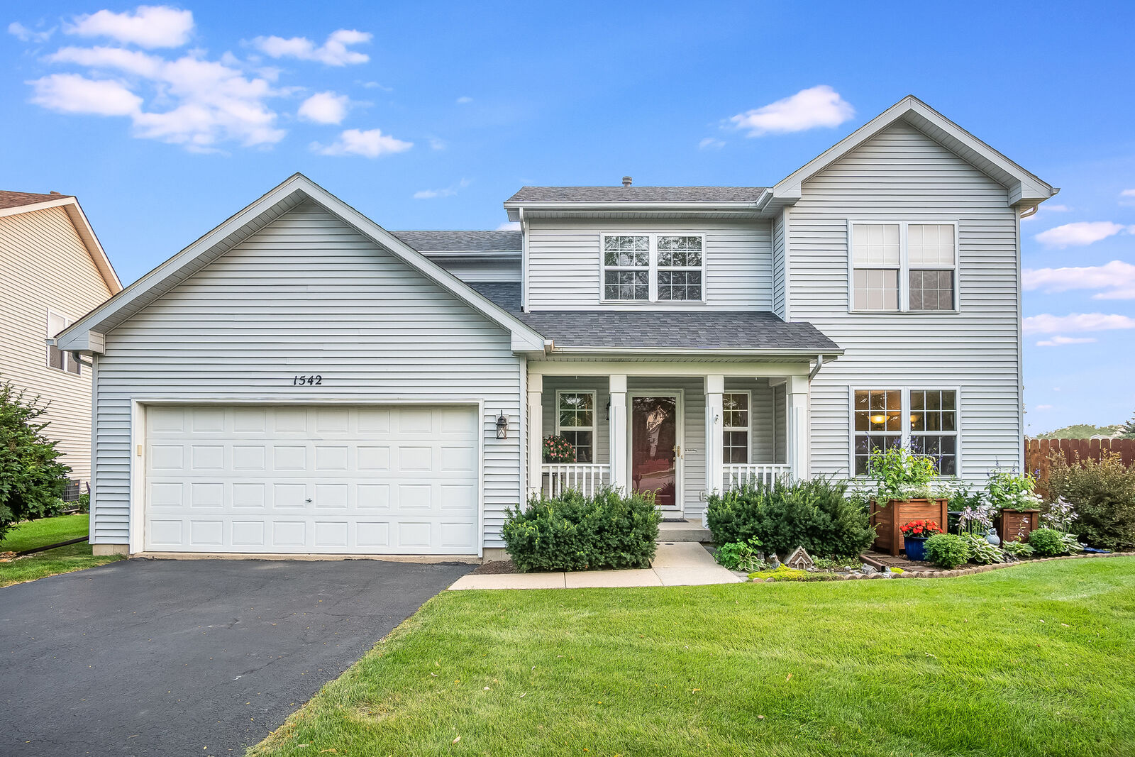 Property Photo:  1542 Westbury Circle  IL 60542 