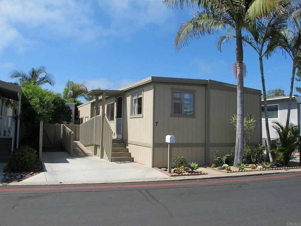 Property Photo:  699 N Vulcan Avenue 7  CA 92024 