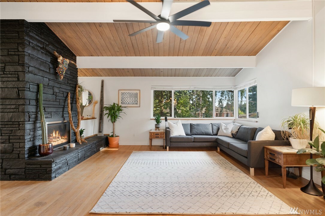 Property Photo: 142 SW 142nd St WA 98166
