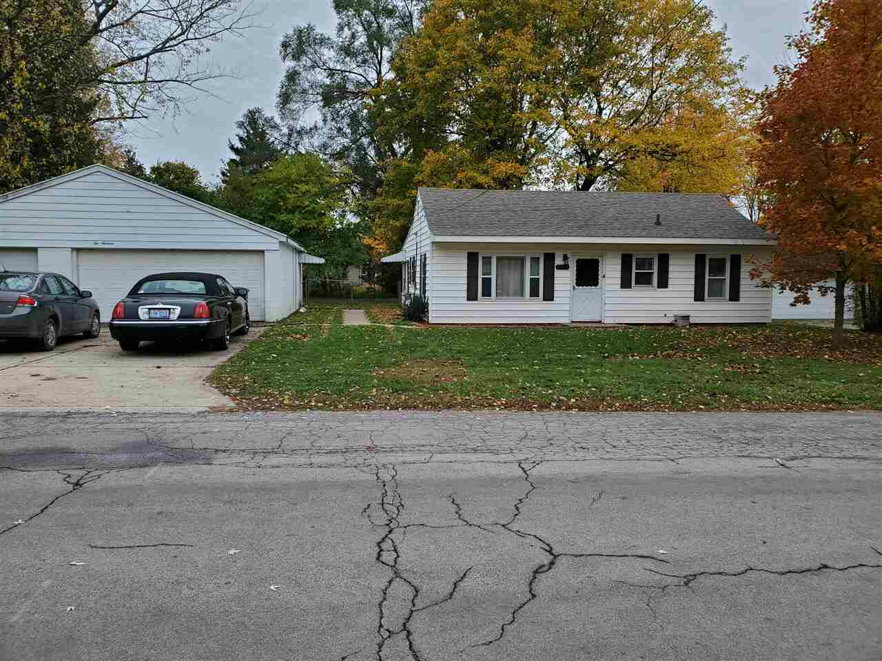 Property Photo: 213 Cardinal Crest MI 49202
