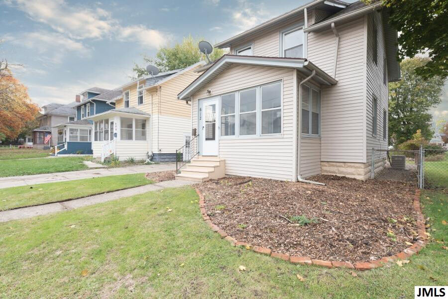Property Photo:  612 Loomis  MI 49202 