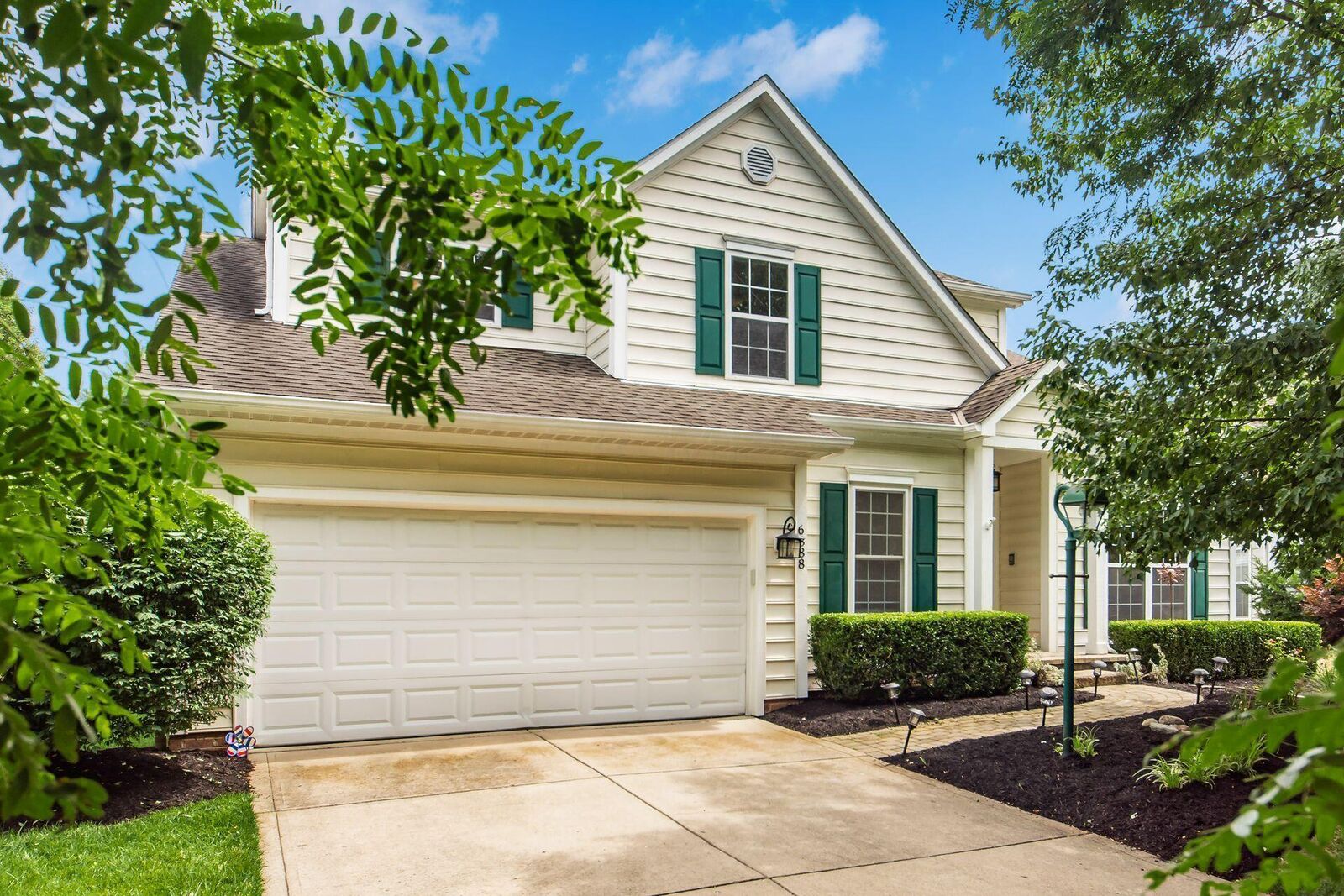 Property Photo: 6888 Peachtree Circle OH 43082