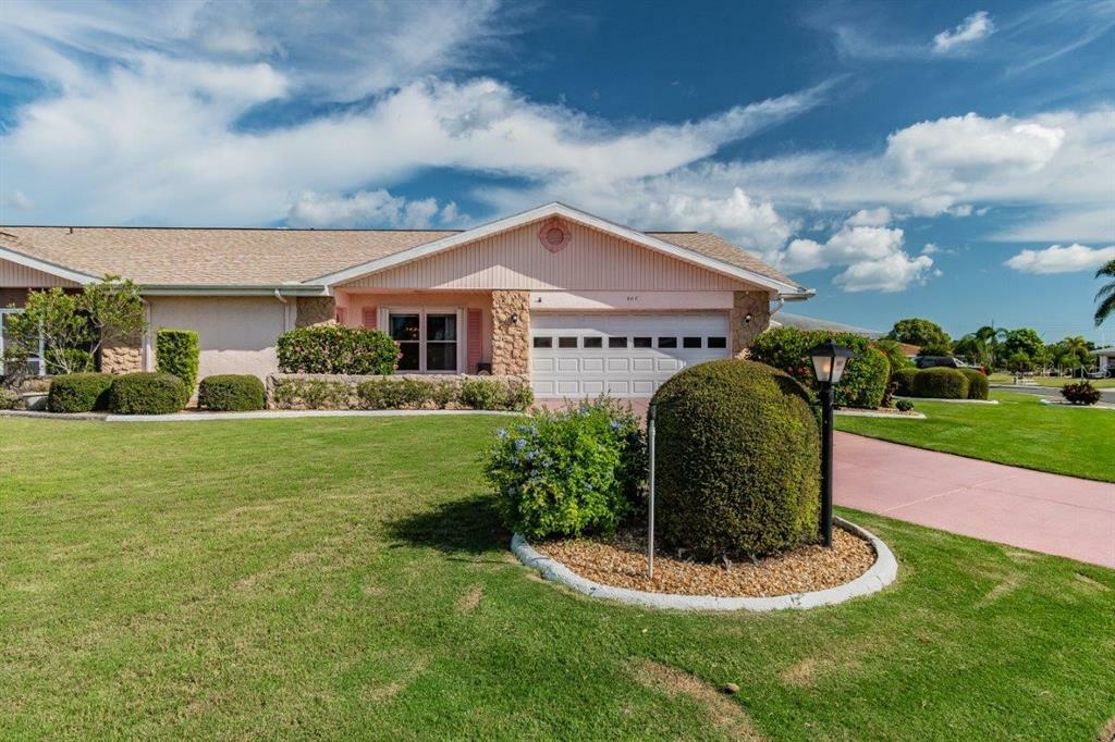 Property Photo:  907 Bluewater Drive  FL 33573 