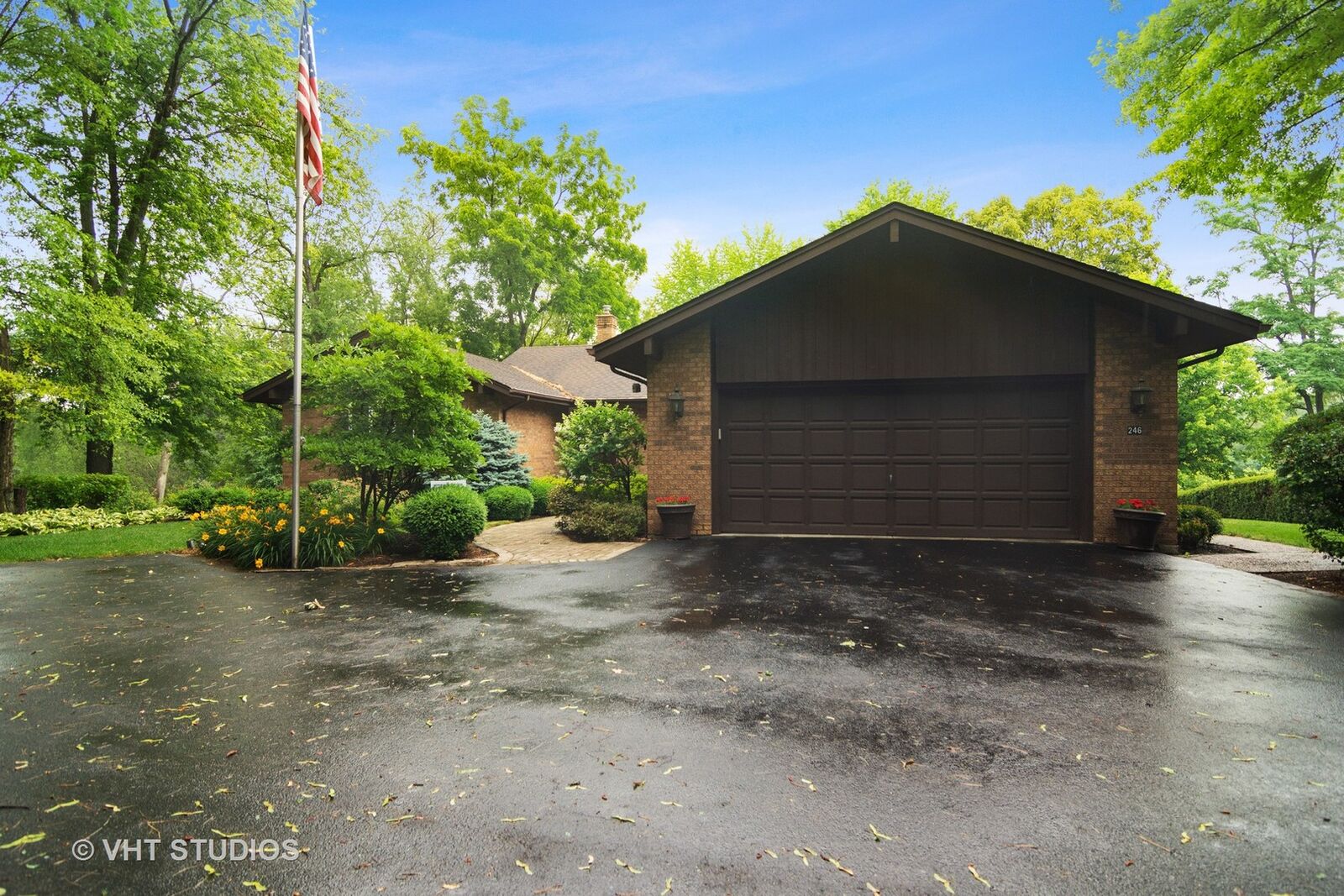 Property Photo: 246 Bradwell Road IL 60010