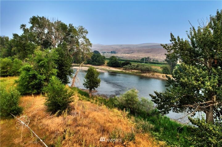 Property Photo: 23194 A Hwy 20 WA 98840