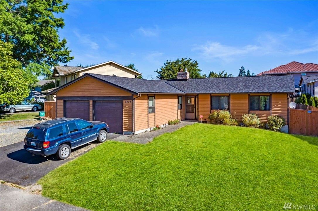 Property Photo: 2418 SW 306th Place WA 98023