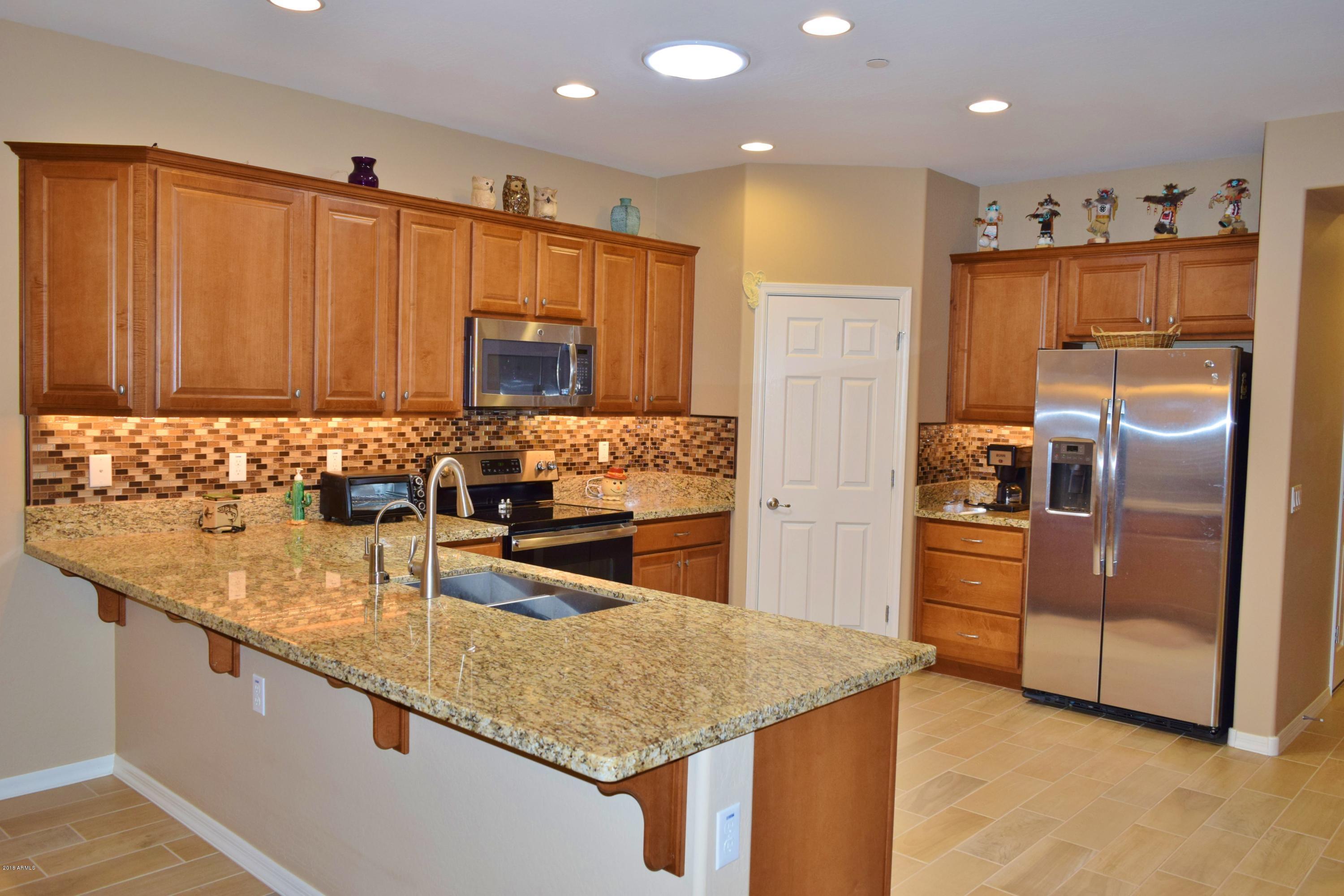Property Photo: 10910 W Oak Ridge Drive AZ 85351