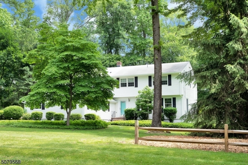 Property Photo:  8 Blackbirch Rd  NJ 07076 