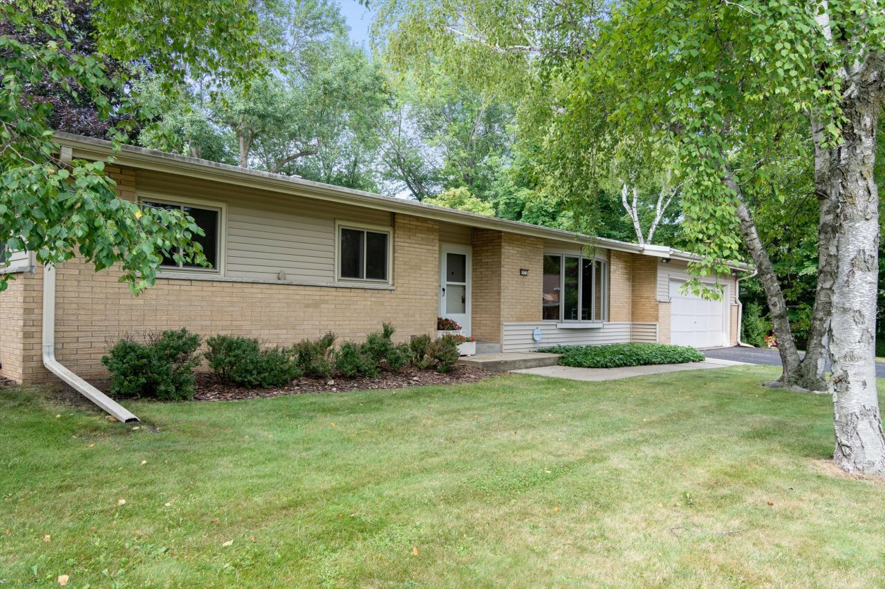 Property Photo:  8921 N Rexleigh Dr  WI 53217 