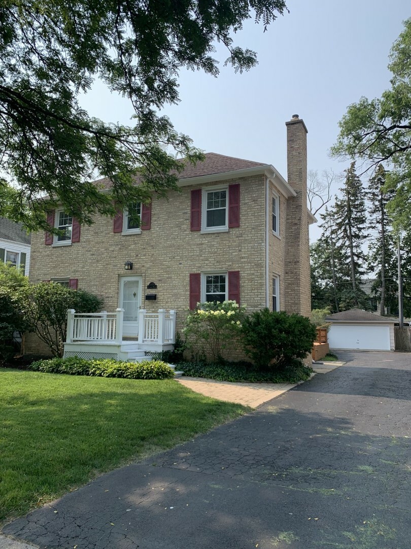 Property Photo: 2125 Illinois Road IL 60062
