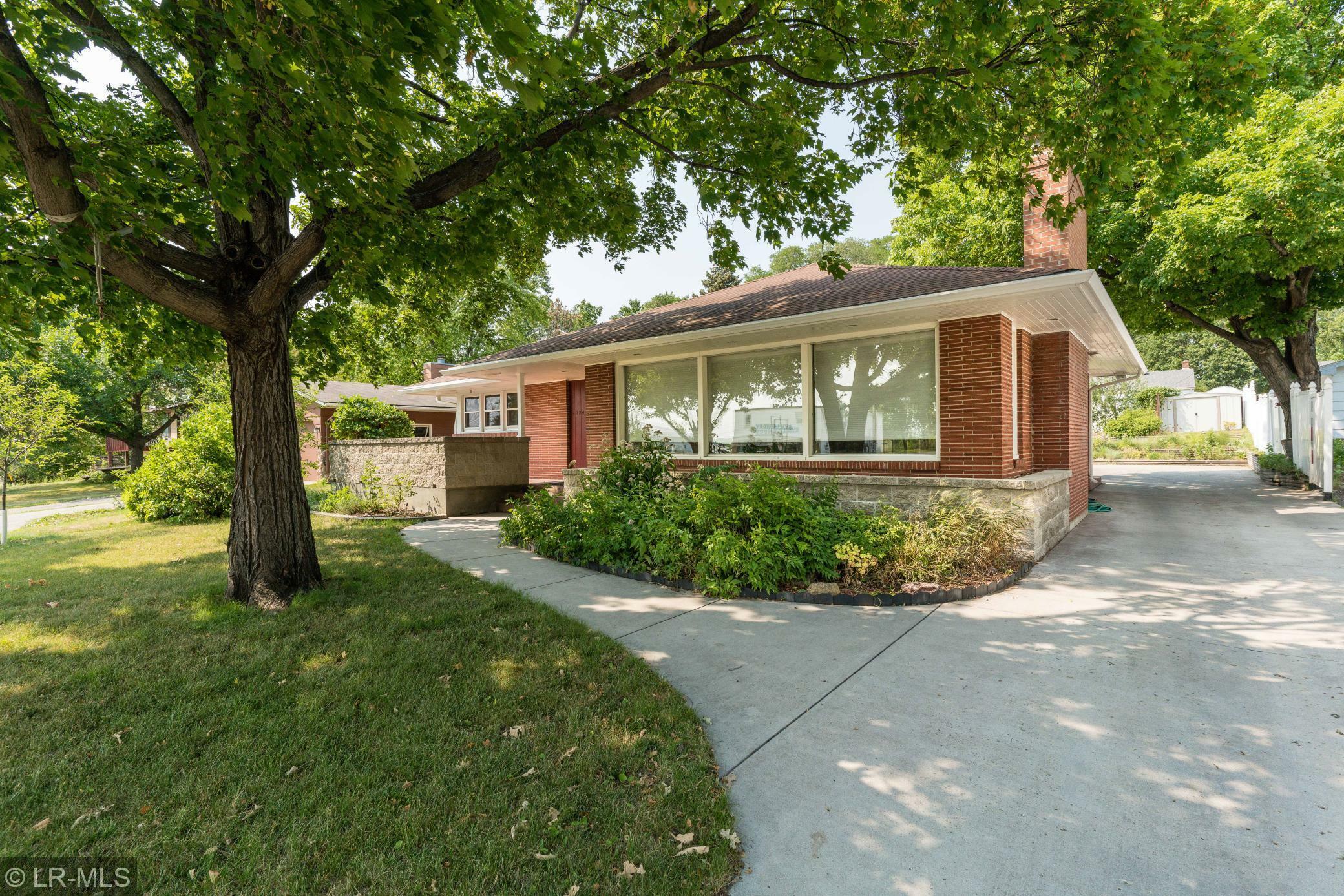 Property Photo: 1020 W Lincoln Avenue MN 56537