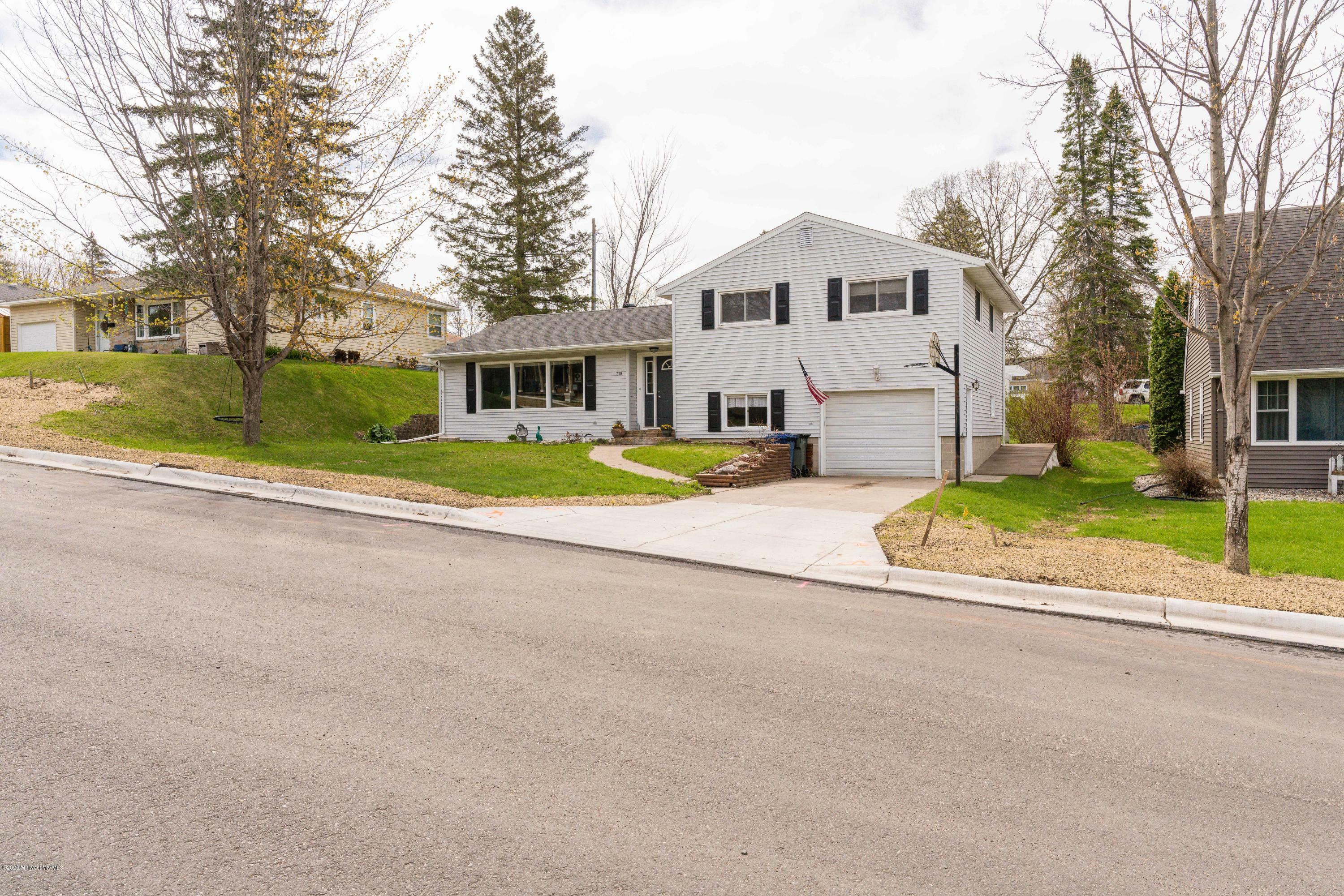 Property Photo: 718 E Mt Faith Avenue MN 56537