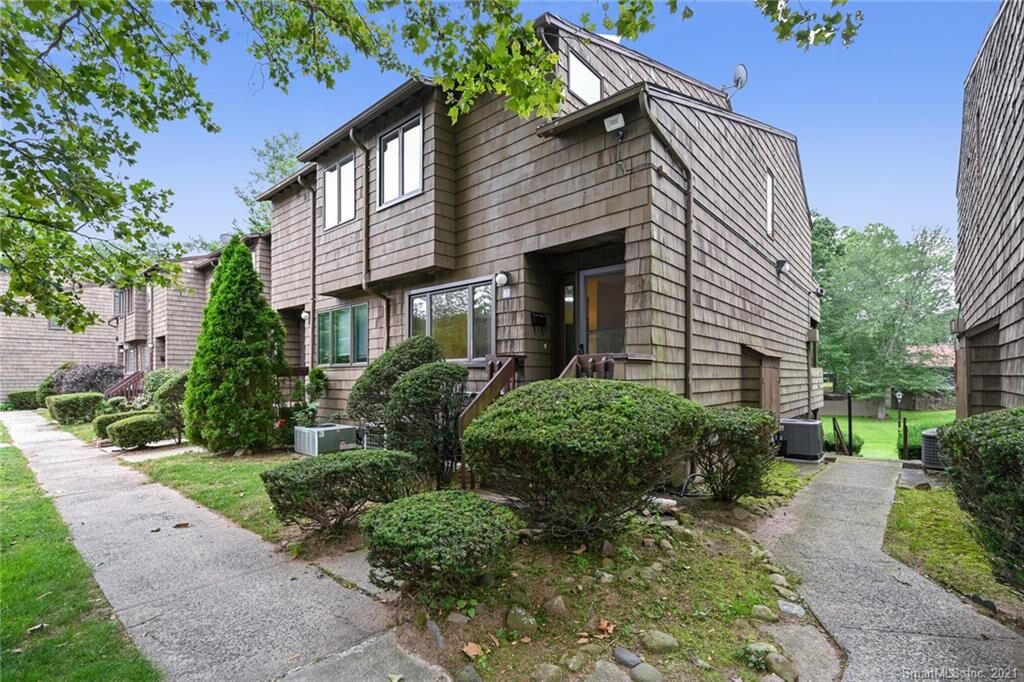 Property Photo:  46 Towne House Road 46  CT 06514