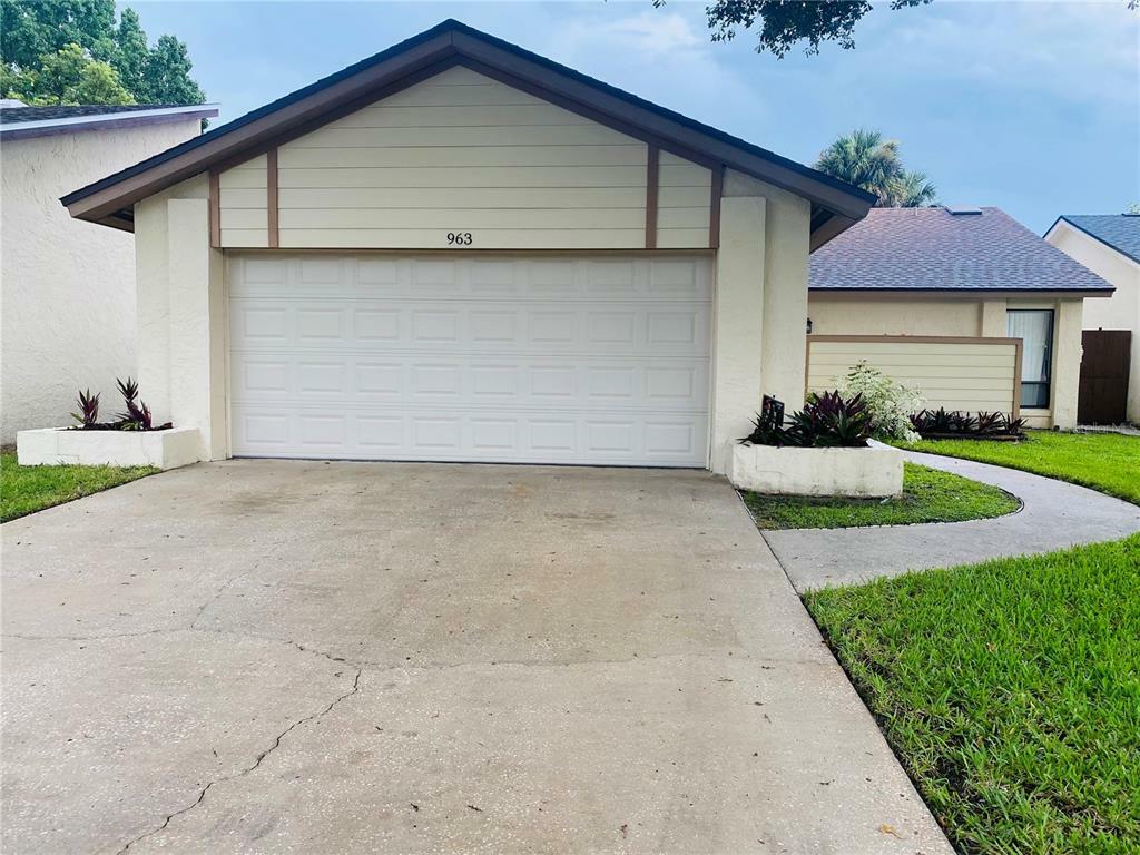 Property Photo:  963 Wedgewood Dr  FL 32708 