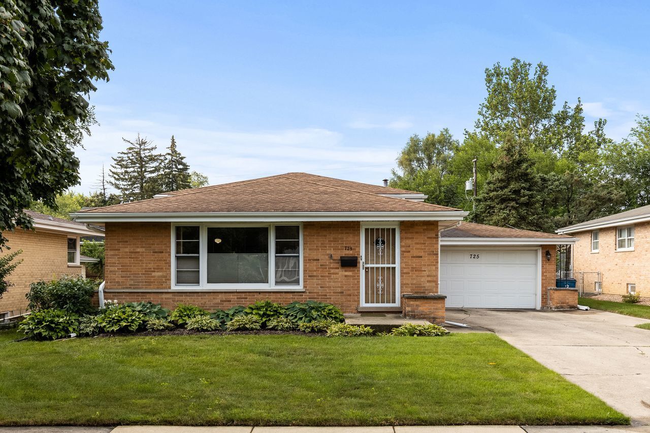 Property Photo: 725 W Willow Glen IL 60101