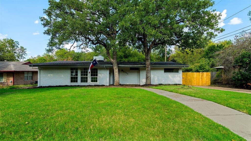 Property Photo: 5729 Rockhill Road TX 76112