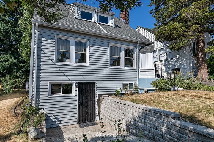 Property Photo:  118 NE 85th Street  WA 98115 