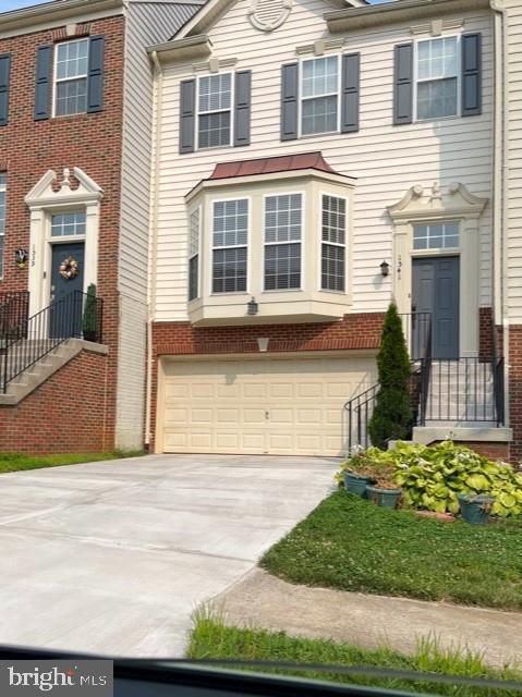 Property Photo: 1541 Grosbeak Court VA 22191