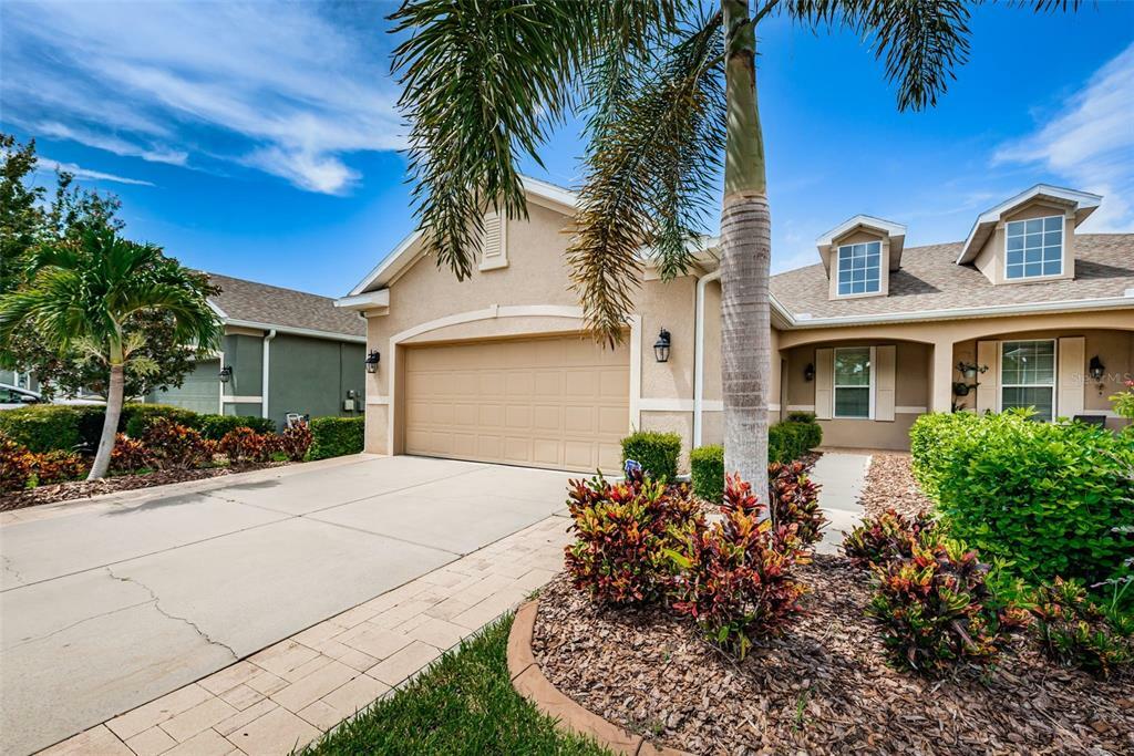 Property Photo:  2207 Barracuda Court  FL 34691 