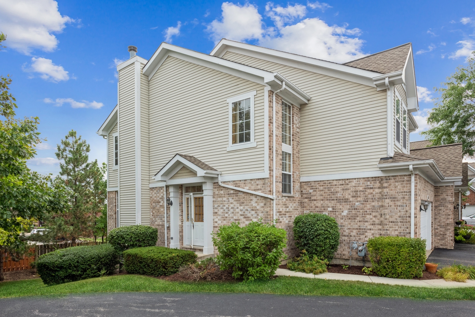 Property Photo:  2073 S Lincoln Avenue  IL 60148 