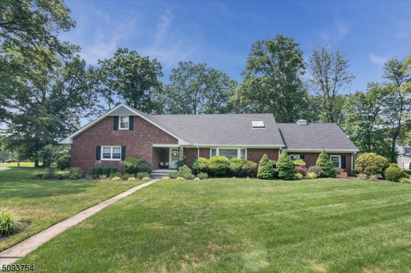 Property Photo: 6 Copley Ct NJ 07508