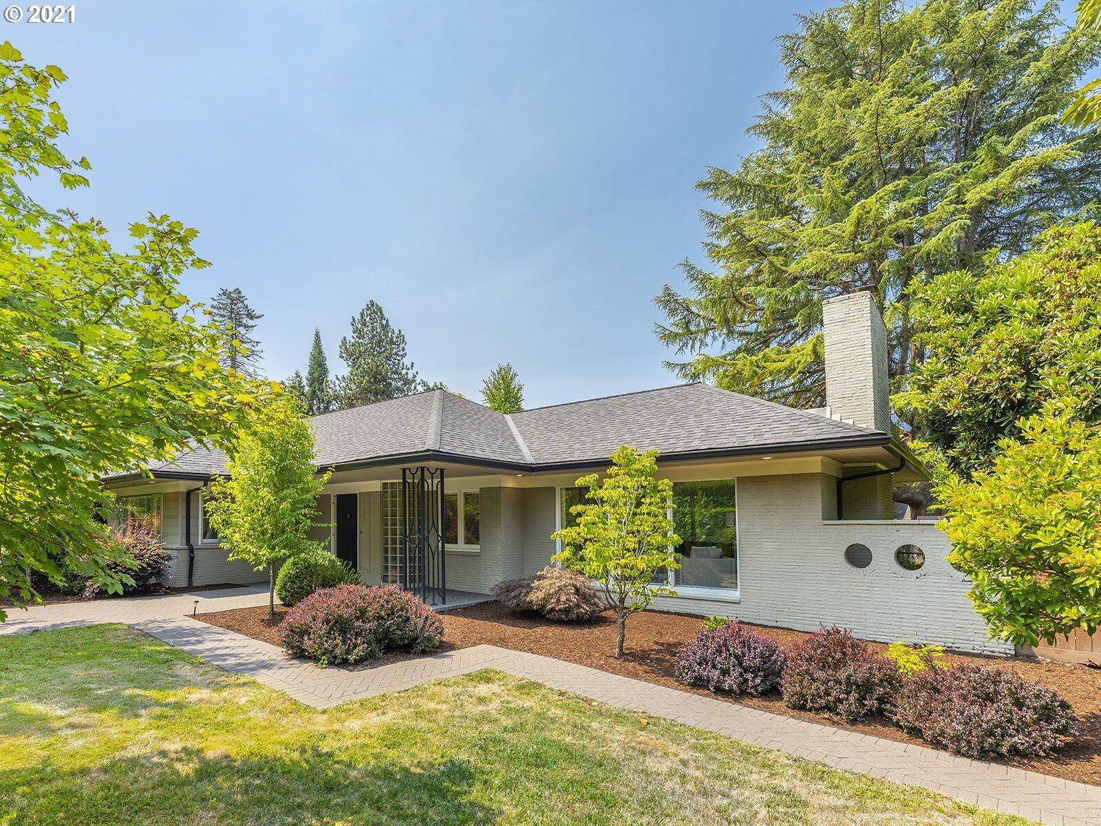 Property Photo: 4455 SW Laurelwood Ave OR 97225