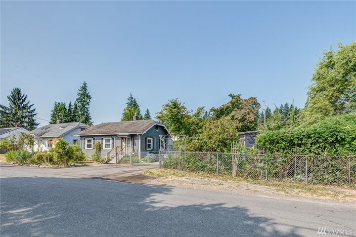 Property Photo:  5828 Oakes Ave  WA 98203 