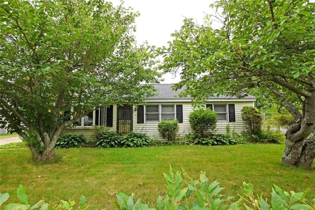 Property Photo:  27 Rosedale Dr  RI 02809 