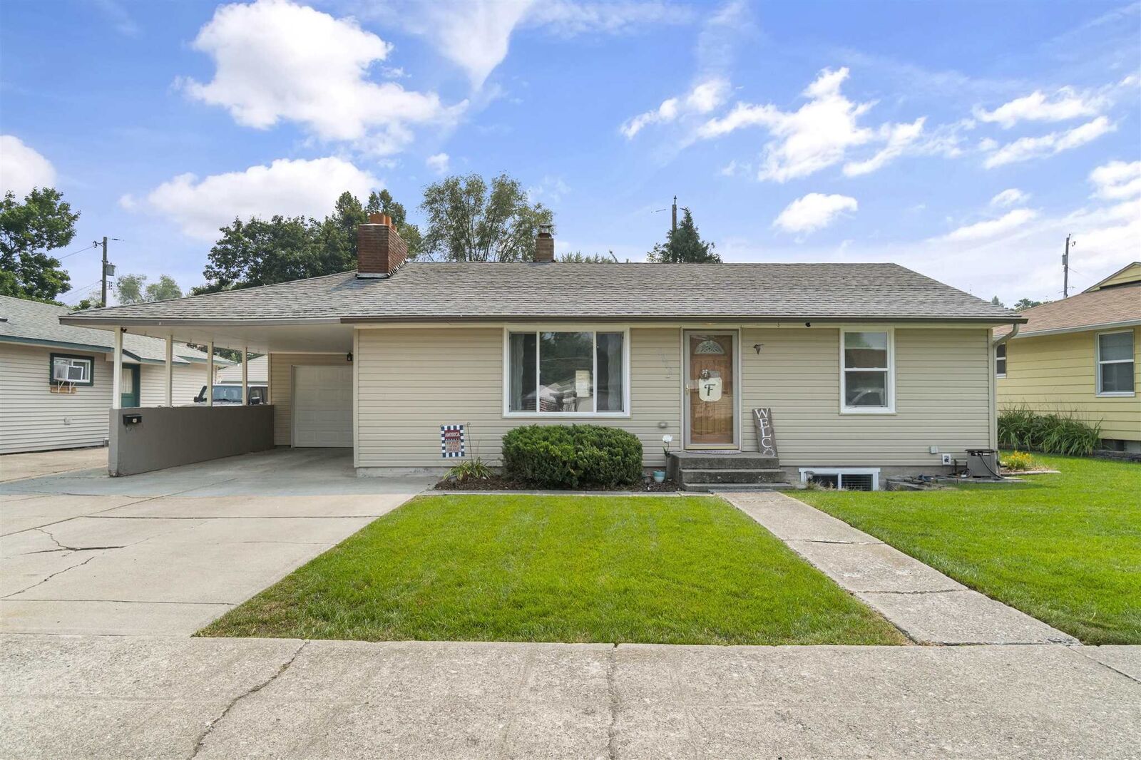 Property Photo: 6008 N Cochran St WA 99205
