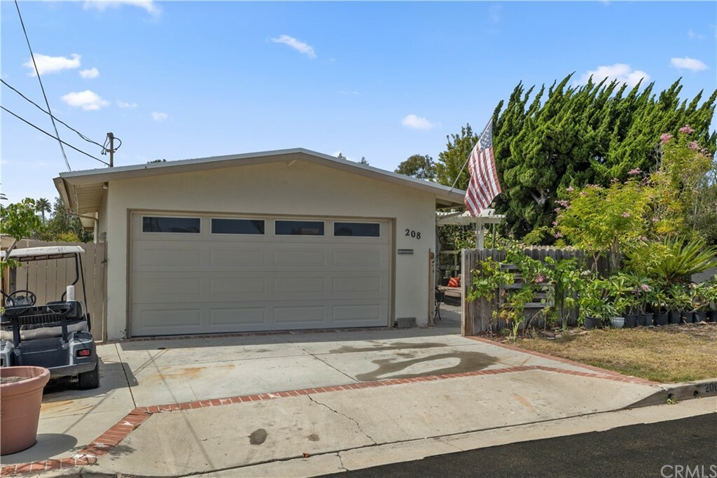 Property Photo:  208 W Avenida San Antonio  CA 92672 